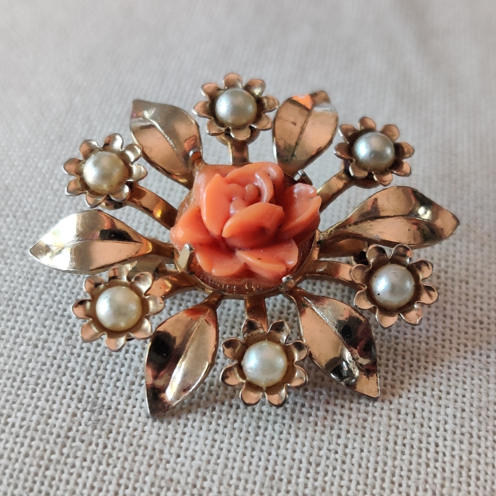 Coro Craft Carved Coral Rose and Faux Pearls pin/brooch vintage MCM - Picture 6 of 9